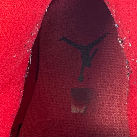 Nike Air Jordan 11’s Retro Red Shoes 9.5 - Picture 13 of 13